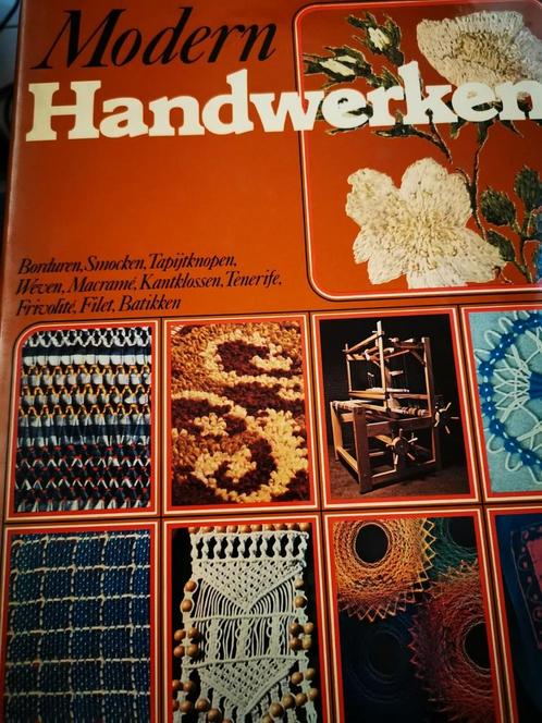 Handwerk boek jaren 70s prachtige motieven en tips, Hobby en Vrije tijd, Naaien en Fournituren, Zo goed als nieuw, Overige typen