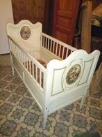 Ancien lit bébé enfant motif ange meuble vintage chambre, Antiquités & Art, Enlèvement ou Envoi