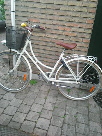 damesfiets lekker 28 inch met mandje  beschikbaar voor biedingen