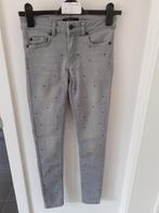 NIKKIE Lichtgrijze spijkerbroek Maat: 25" Prijs: € 7, Vêtements | Femmes, Jeans, W28 - W29 (confection 36), Gris, Enlèvement ou Envoi