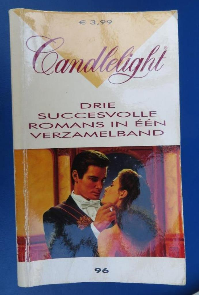 Candlelight drie succesvolle romans in één verzamelband, Boeken, Romans, Gelezen, Ophalen of Verzenden
