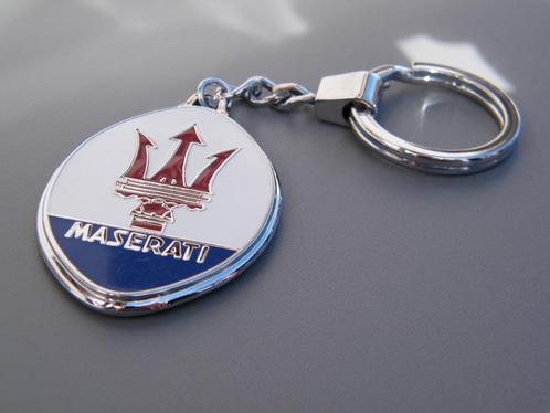 MASERATI - Geëmailleerde chromen sleutelhanger, Ghibli, 222, Auto's, Maserati, Particulier, Ghibli, Verzenden
