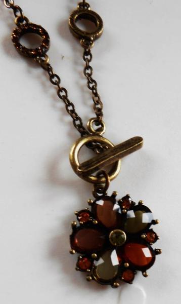 Avon: schattige kleine ketting „Krystal” beschikbaar voor biedingen