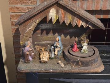 Retro kerststal met figuren beschikbaar voor biedingen