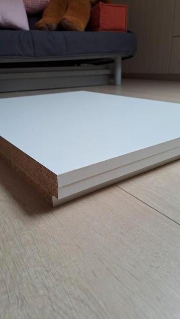 Houten platen overschot beschikbaar voor biedingen