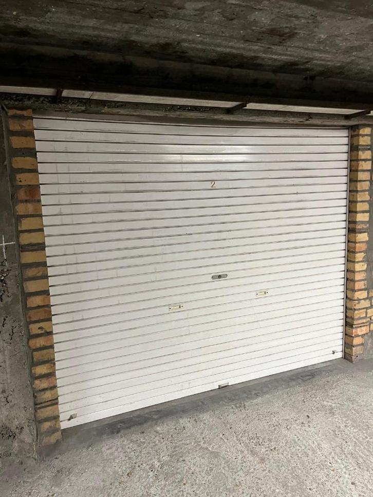 Ruime garage te koop (15m², +6m lang) in Westende-Bad, Immo, Garages en Parkeerplaatsen, Provincie West-Vlaanderen