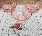 3 Lage Franse roze glazen schaaltjes, 2 verschillende, Antiek en Kunst, Ophalen of Verzenden