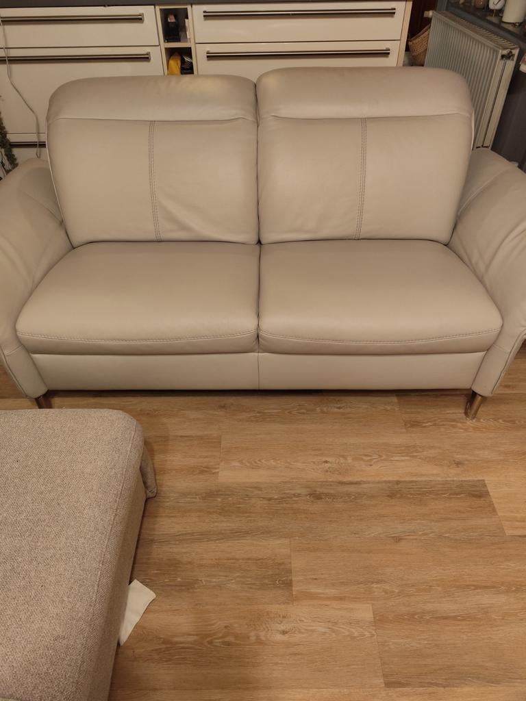 Canapé gris clair en cuir Deux personnes, Maison & Meubles, Canapés | Salons, Deux personnes, Cuir, Enlèvement