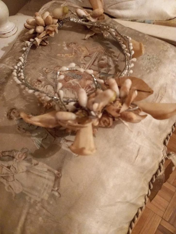 Antiek Wassen Kroon , met Calas Bloemen  , GERESERVEERD, Antiek en Kunst, Curiosa en Brocante, Ophalen of Verzenden