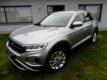VW T-Roc 1.5TSi DSG Climatronic/LED/ParkAssist/CarPlay/USB beschikbaar voor biedingen