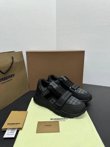 Buberry sneakers heren beschikbaar voor biedingen