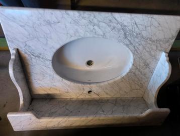 Mooie marmeren wastafel uit Brussels herenhuis beschikbaar voor biedingen