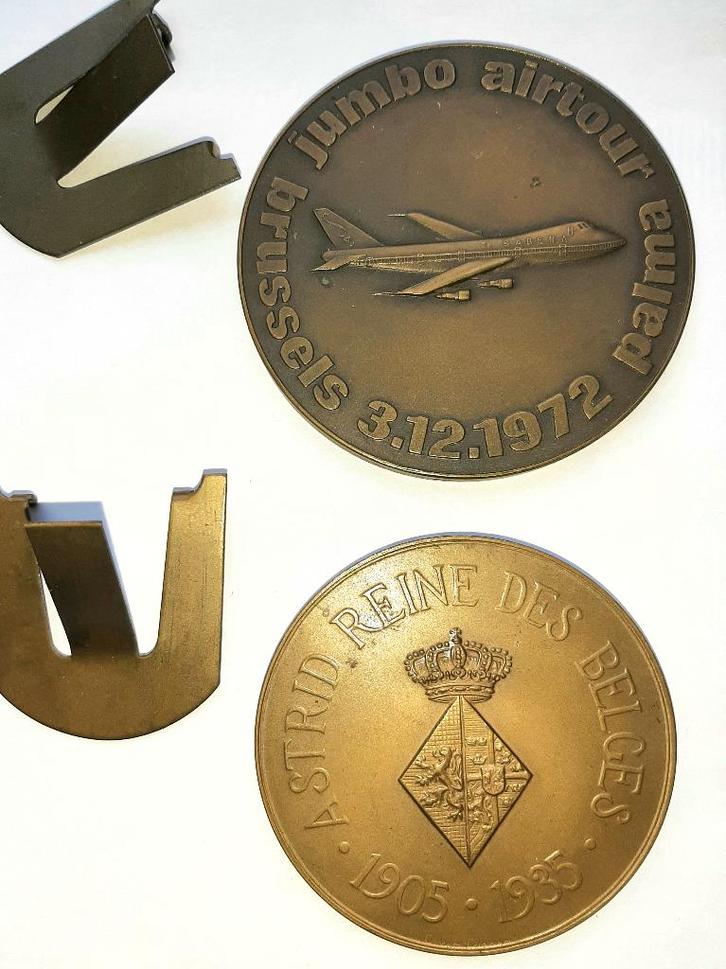 Fisch bronzen medailles met standaard (diam 7 et 8cm), Verzamelen, Militaria | Algemeen, Overige soorten, Kunstobject, Ophalen of Verzenden