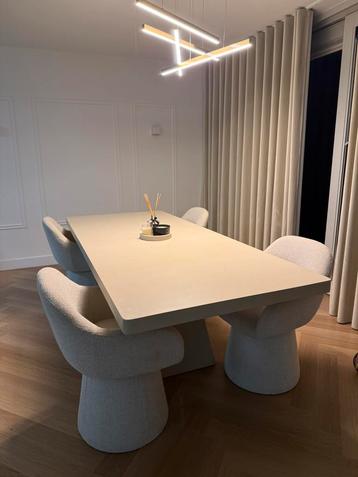 Gigameubel eettafel 280 cm beschikbaar voor biedingen