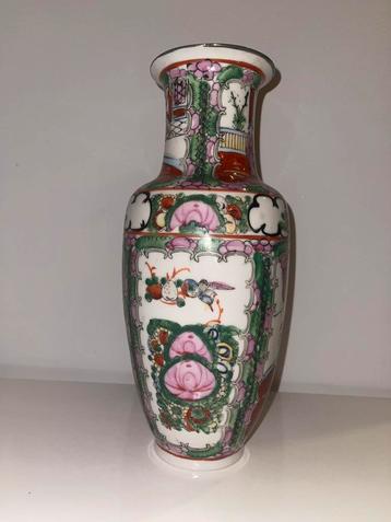 Chinese vaas beschikbaar voor biedingen