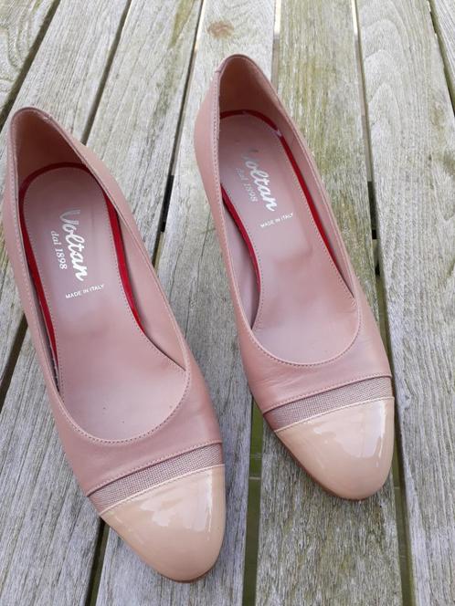 Voltan : poederkleurige pump : maat 37, Kleding | Dames, Schoenen, Zo goed als nieuw, Pumps, Roze, Ophalen of Verzenden