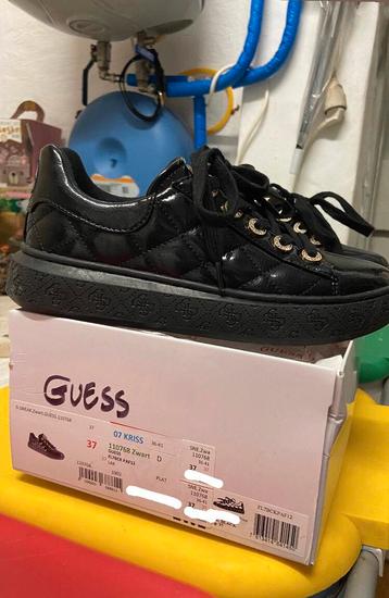 GUESS schoenen beschikbaar voor biedingen