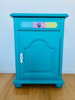 Kleurrijk gepimpt kastje met sleutel, 70 cm ou plus, 45 à 65 cm, Enlèvement, Utilisé