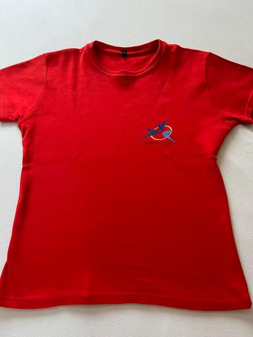 Rode t-shirt met ‘Eurovisie’ embleem, Kleding | Heren, T-shirts, Gedragen, Maat 48/50 (M), Rood, Ophalen of Verzenden