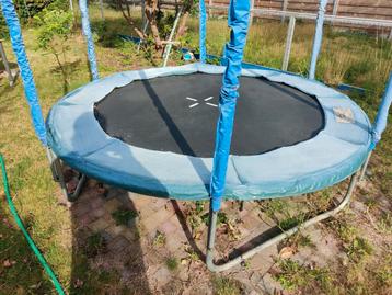 244cm trampoline met veiligheidsnet  beschikbaar voor biedingen