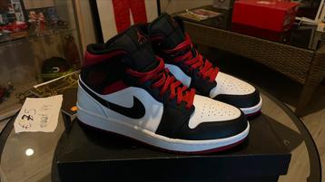 Nike air jordan mid 1 beschikbaar voor biedingen