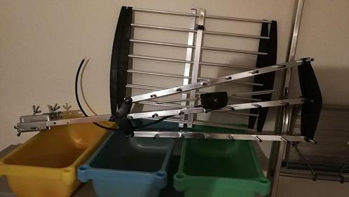 Antenne TNT extérieure trinappe avec amplificateur Metronic, Telecommunicatie, Antennes en Masten, Zo goed als nieuw, Antenne
