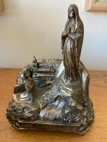 Beeld in metaal Bernadette en OLV Maria  Lourdes vintage beschikbaar voor biedingen
