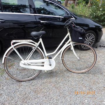 Dames fietsen beschikbaar voor biedingen