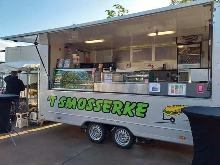 Foodtruck ,frituurwagen,hamburgerkraam, Articles professionnels, Stock & Retail | Voitures, Enlèvement ou Envoi