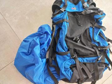 Trekking rugzak met bescherm/regenhoes beschikbaar voor biedingen