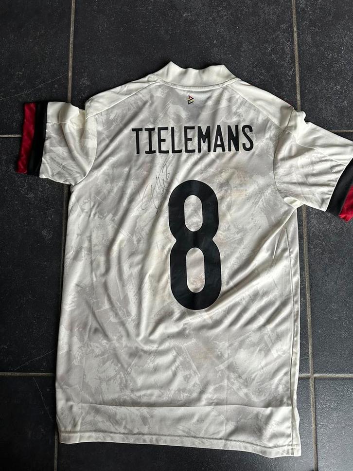 Maillot signé et porté de youri tielemans, Sports & Fitness, Football, Comme neuf, Maillot, Enlèvement