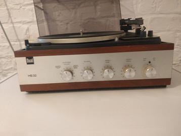 Vintage platenspeler beschikbaar voor biedingen