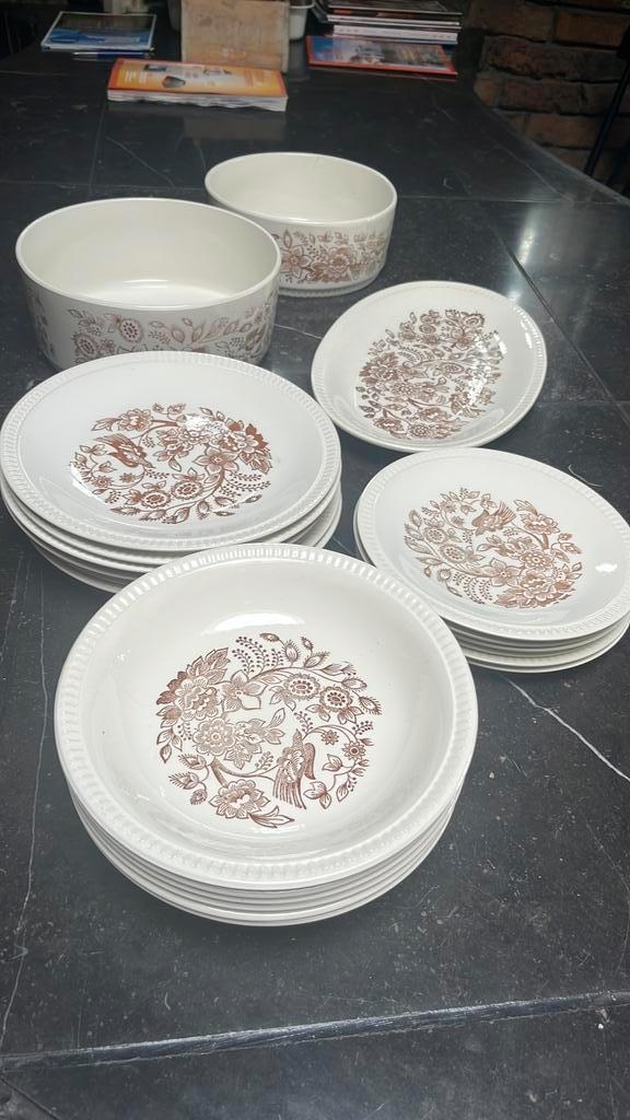 21delig eetservies Boch fiesta bruin, Antiek en Kunst, Antiek | Servies los, Ophalen