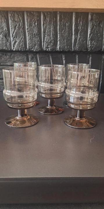 Verres à vin vintage beschikbaar voor biedingen