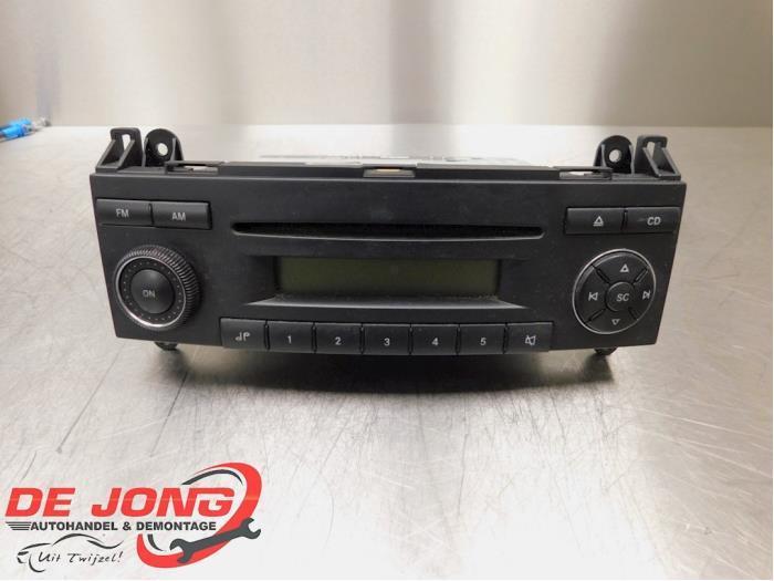 Radio CD Speler van een Mercedes Sprinter, Auto-onderdelen, Elektronica en Kabels, Mercedes-Benz, Gebruikt, 3 maanden garantie