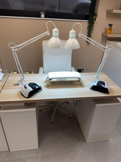 Nageltafel, Huis en Inrichting, Bureaus, Zo goed als nieuw, Ophalen