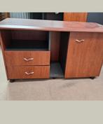 2 kasten met bijhorende bureau. Alles voor €50. Moet weg, Ophalen, Zo goed als nieuw, Tijdloos