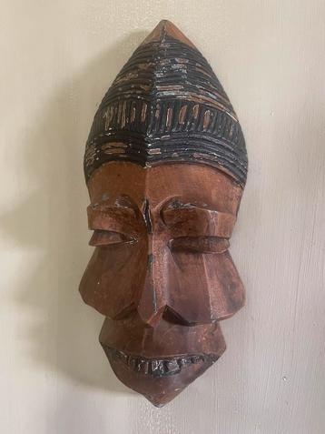 Houten masker beschikbaar voor biedingen