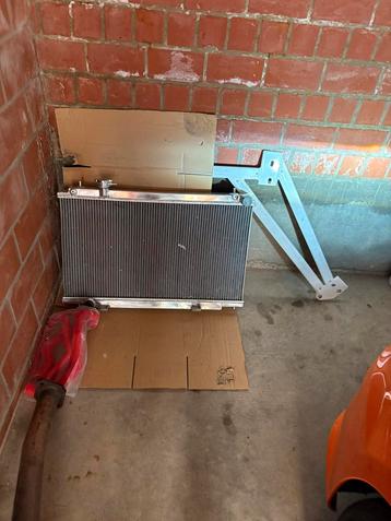 Te koop aluminium radiator met koelslangen  en een schor uit