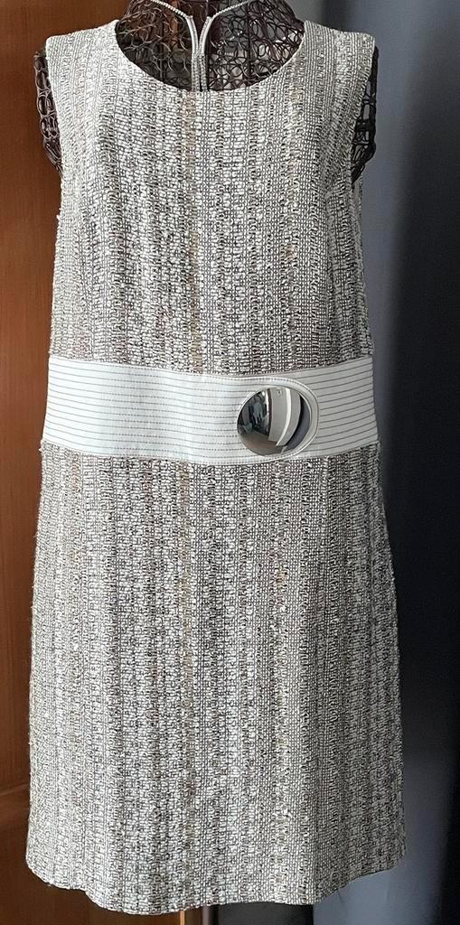 Caroline Biss 42 tijdloze elegante jurk Nieuwstaat, Kleding | Dames, Jurken, Zo goed als nieuw, Maat 42/44 (L), Overige kleuren