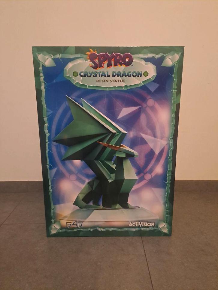 First 4 Figures Spyro Crystal Dragon statue (regular), Verzamelen, Beelden en Beeldjes, Zo goed als nieuw, Overige typen, Ophalen