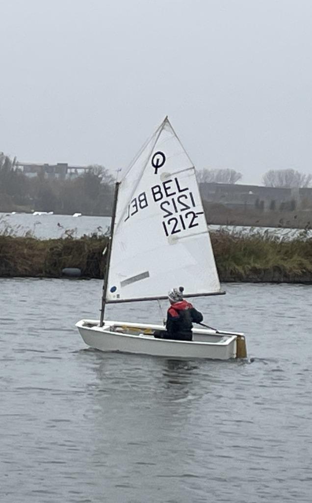 Winnaar Optimist Bel1212 met meetbrief, Watersport en Boten, Open zeilboten, Gebruikt, Valk, Minder dan 3 meter, Ophalen