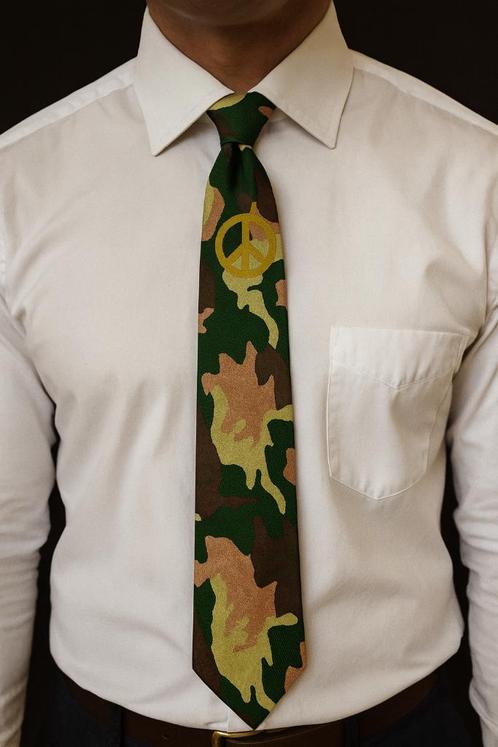 Moschino zijden stropdas – camouflage design, Kleding | Heren, Stropdassen, Zo goed als nieuw, Met patroon, Overige kleuren, Ophalen of Verzenden