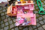 mobil home Barbies ancien avec accessoires, Kinderen en Baby's, Speelgoed | Buiten | Actiespeelgoed, Gebruikt, Ophalen of Verzenden