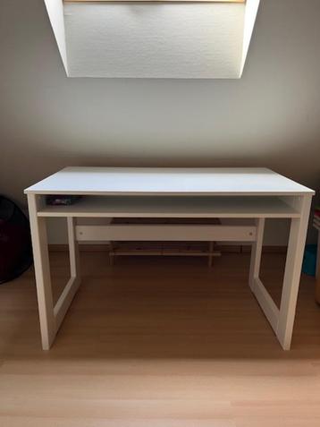 Bureau Lifetime disponible aux enchères