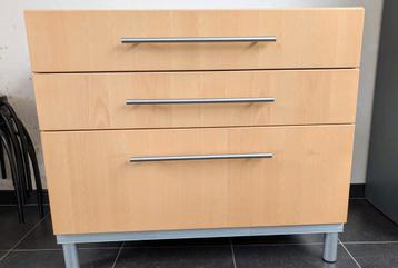 GRATIS commode met 3 lades beschikbaar voor biedingen
