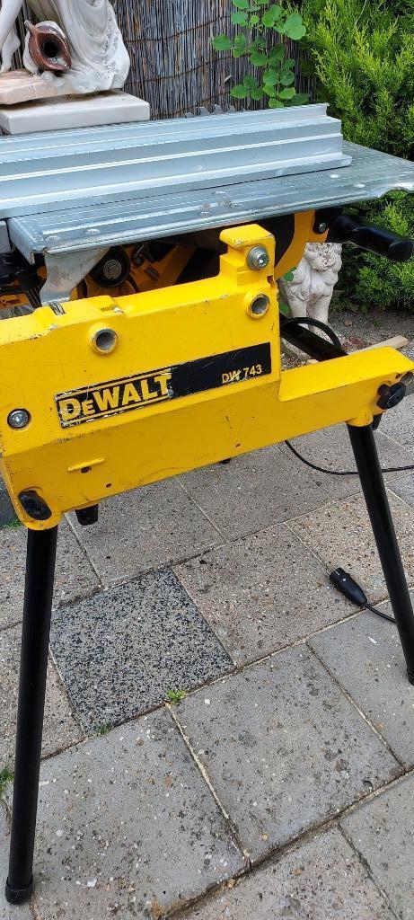 DeWalt zaagtafel DW 743--TOP staat--met nieuw zaagblad --, Doe-het-zelf en Bouw, Gereedschap | Zaagmachines, Zo goed als nieuw