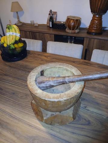Grote vijzel met stamper/Afrikaans/ambacht-Mooi decorstuk beschikbaar voor biedingen