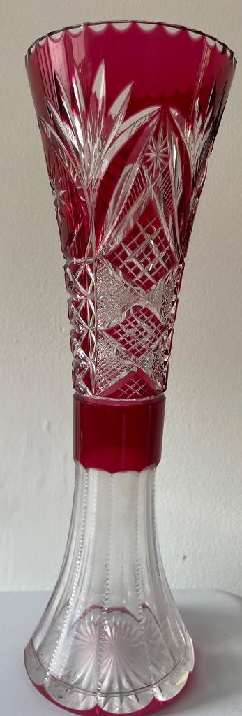 Vase en Cristal blanc et rouge du Val-Saint-Lambert 