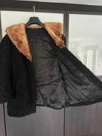 manteau fourrure Astrakan, Ophalen, Gedragen, Zwart